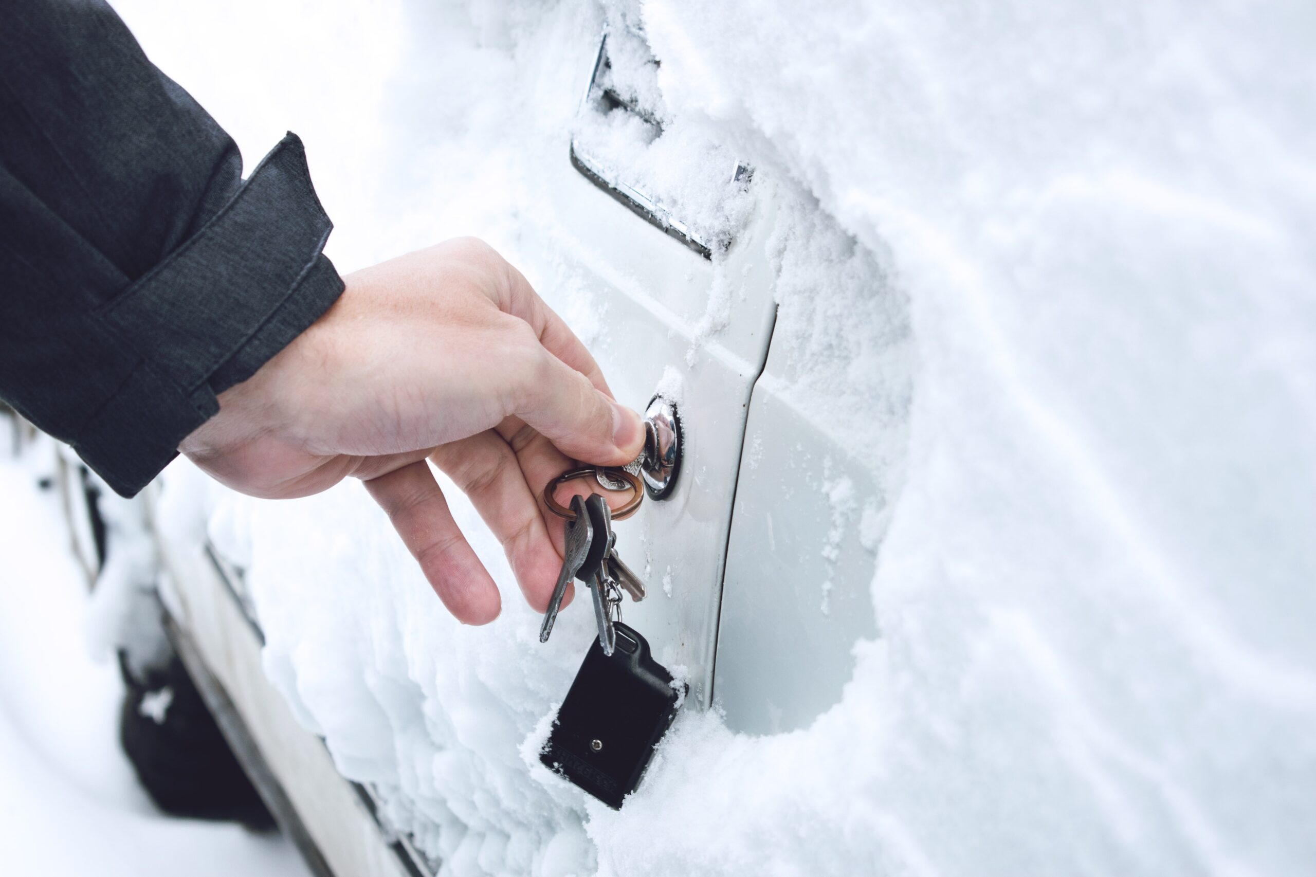 ways-to-open-frozen-car-doors-heating-up